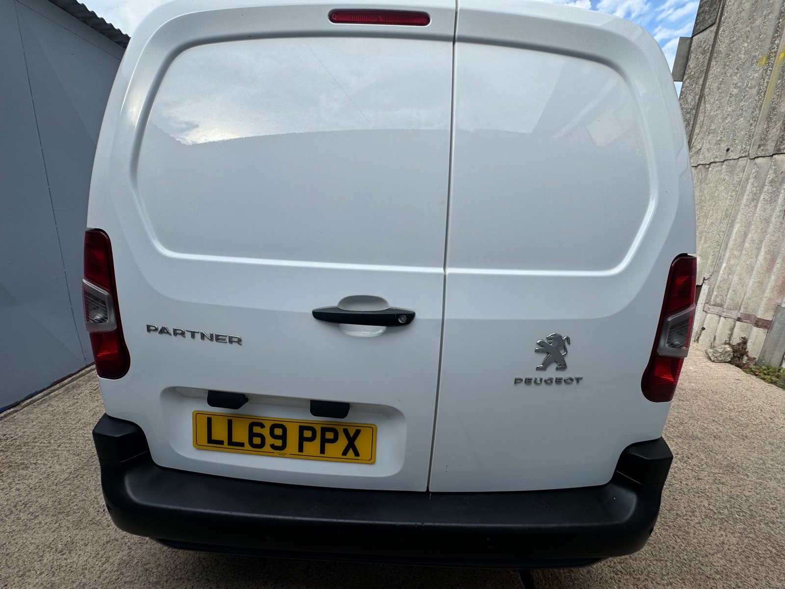 
								Peugeot Partner Professional 1.5HDi 2019/69 full									