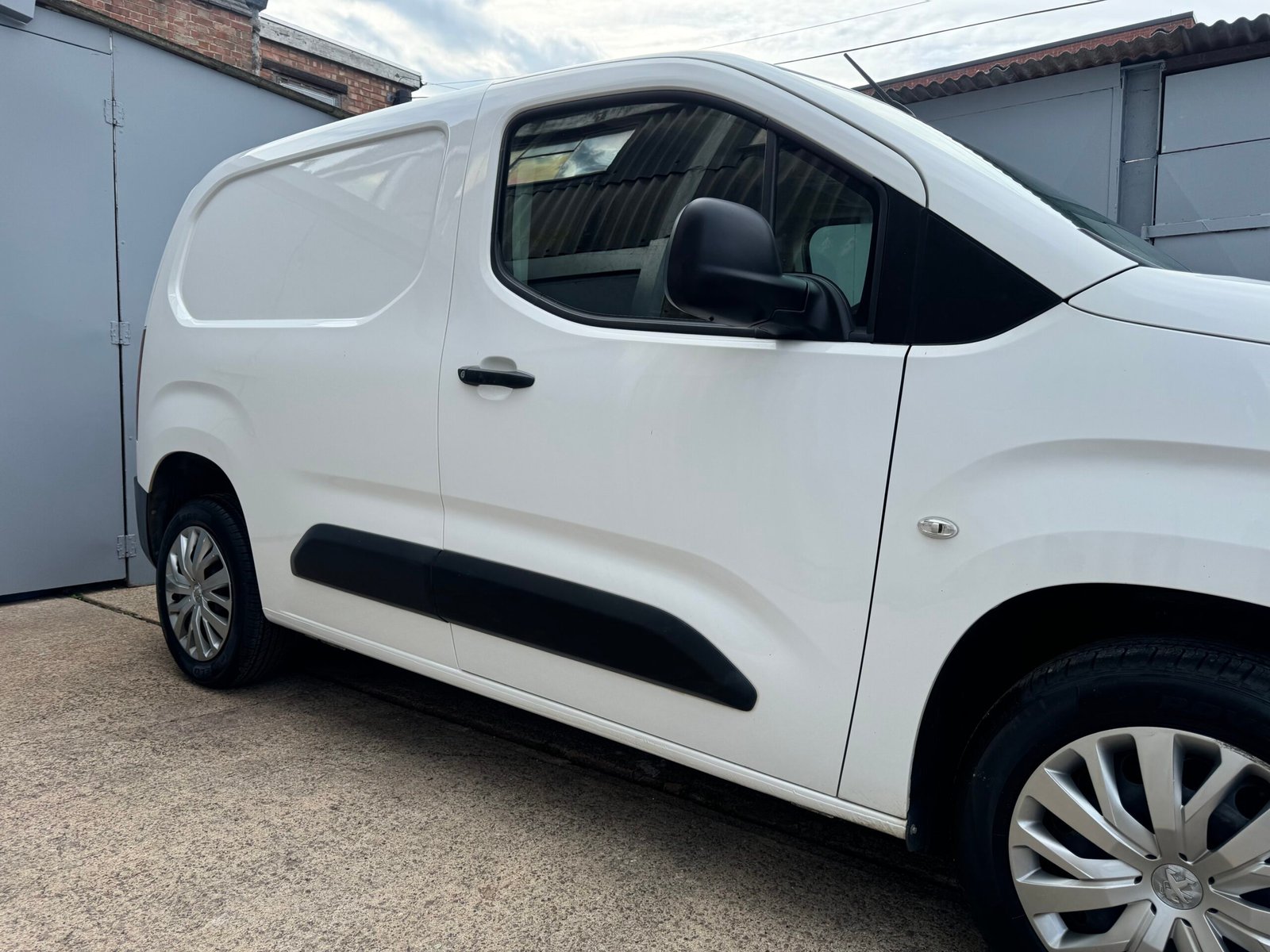 
								Peugeot Partner Professional 1.5HDi 2019/69 full									