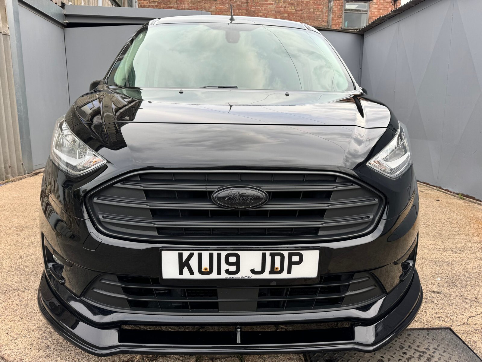 
								Ford Transit Connect Limited 1.5 Sport 2019/69  SOLD full									