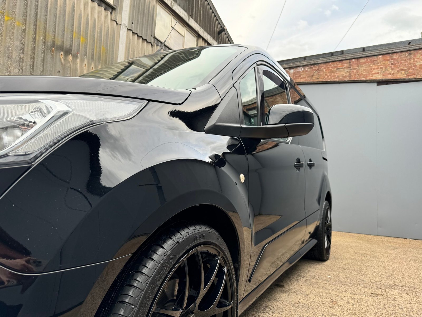 
								Ford Transit Connect Limited 1.5 Sport 2019/69  SOLD full									